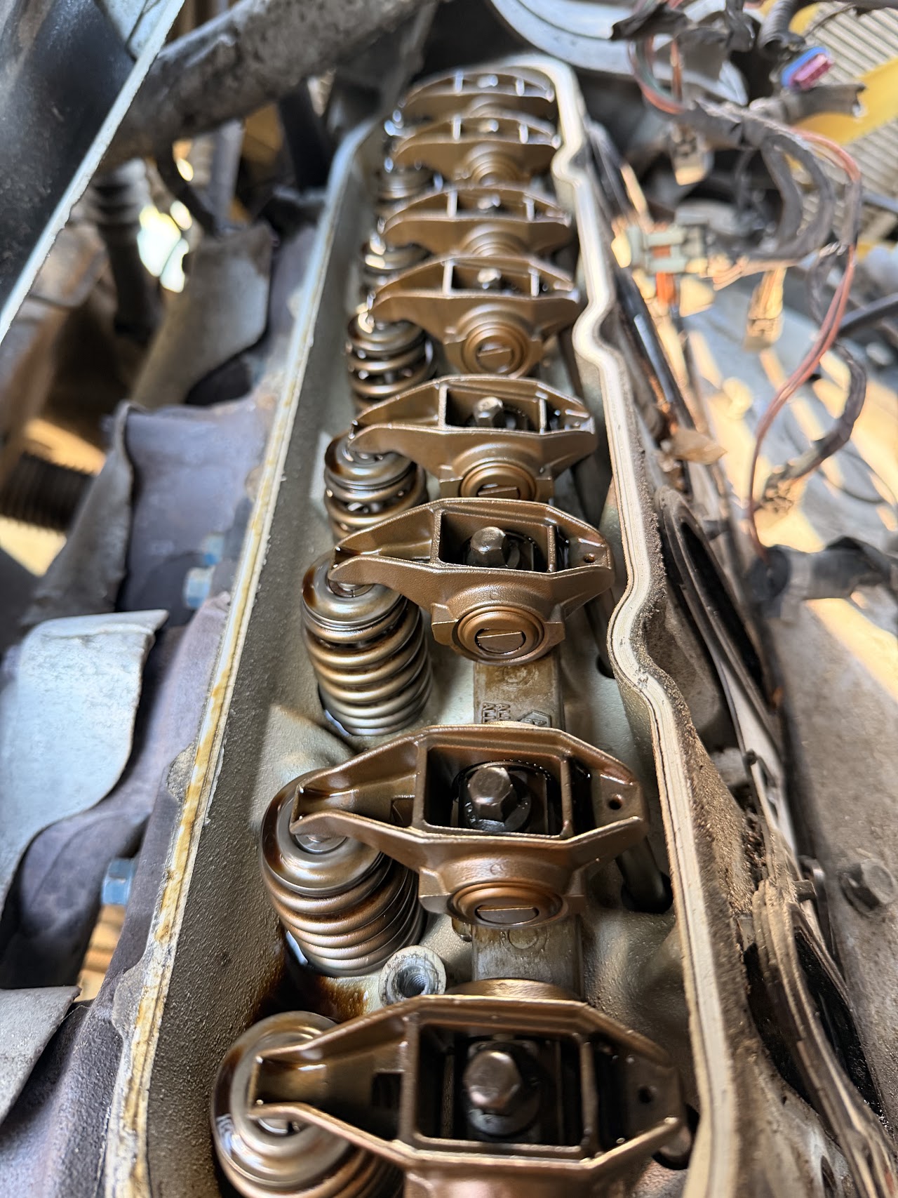 Engine valve cover work by Yusbel Mobile Mechanic